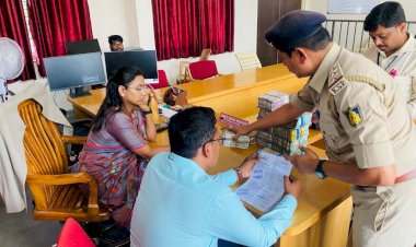 ಕಾರಿನಲ್ಲಿ ಸಾಗಿಸುತ್ತಿದ್ದ ೩೦ ಲಕ್ಷ ರೂ.ಹಣ ಜಪ್ತಿ..!