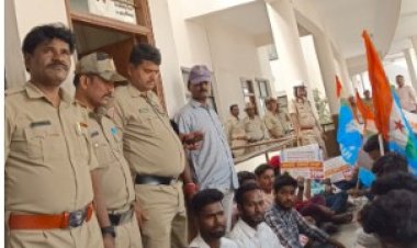    ಸಂಸದರ ಕಚೇರಿಗೆ ಎನ್‌ಎಸ್‌ಯುಐ ದಿಢೀರ ಮುತ್ತಿಗೆ..! 