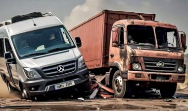    ನಿಂತ ಲಾರಿಗೆ ಟಿಟಿ ಢಿಕ್ಕಿ: ೧೩ ಜನ ಸ್ಥಳದಲ್ಲೇ ಸಾವು 