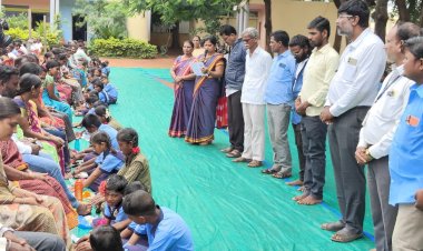 ಓದಿನ ನಿರಾಸಕ್ತಿ ದೂರಮಾಡಲು ಕೆರಕಲಮಟ್ಟಿಯಲ್ಲಿ ಮಕ್ಕಳಿಂದ ಪೋಷಕರ ಪಾದಪೂಜೆ, ದೀಕ್ಷೆ..! 
